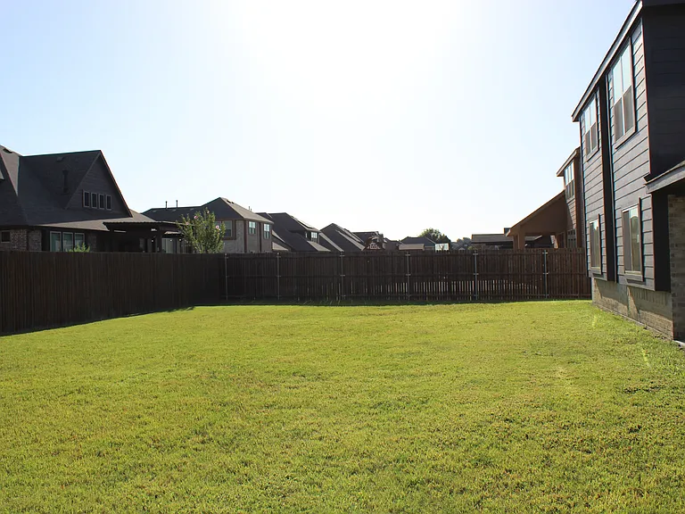 1221 Verheyden Dr — Photo 4