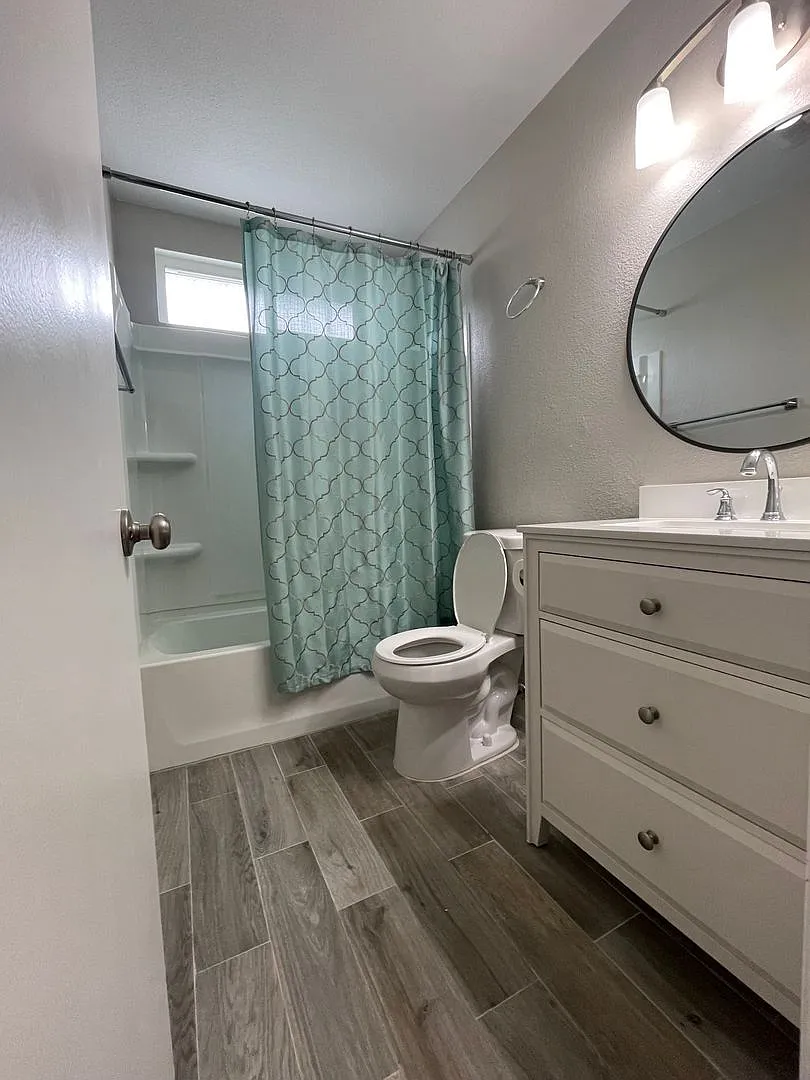 2 bed, 827 sqft, $2,700 — Photo 4