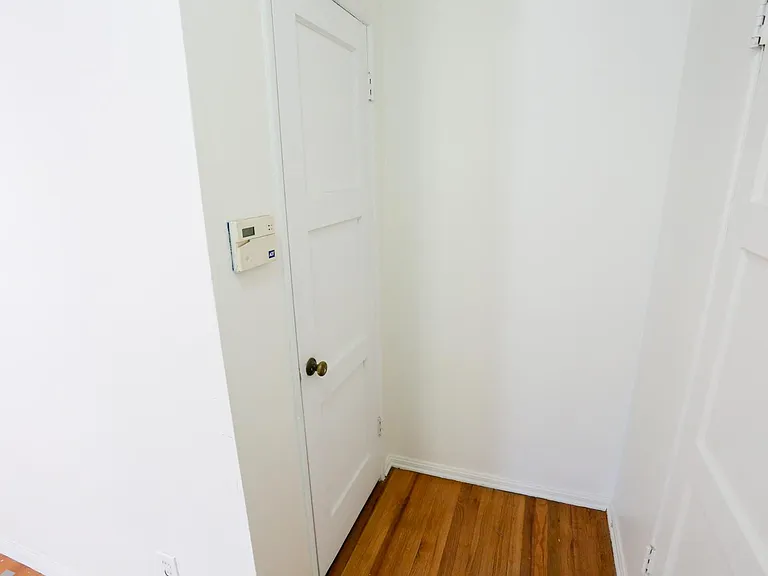 19422 Archwood St — Photo 39