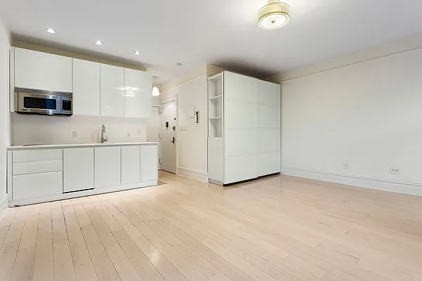 Rented by Compass | media 2