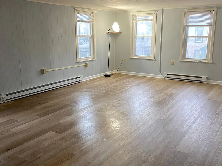 211A N Railroad St — Photo 16
