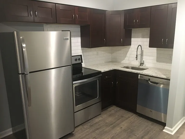 1060 Amsterdam Rd — Photo 2
