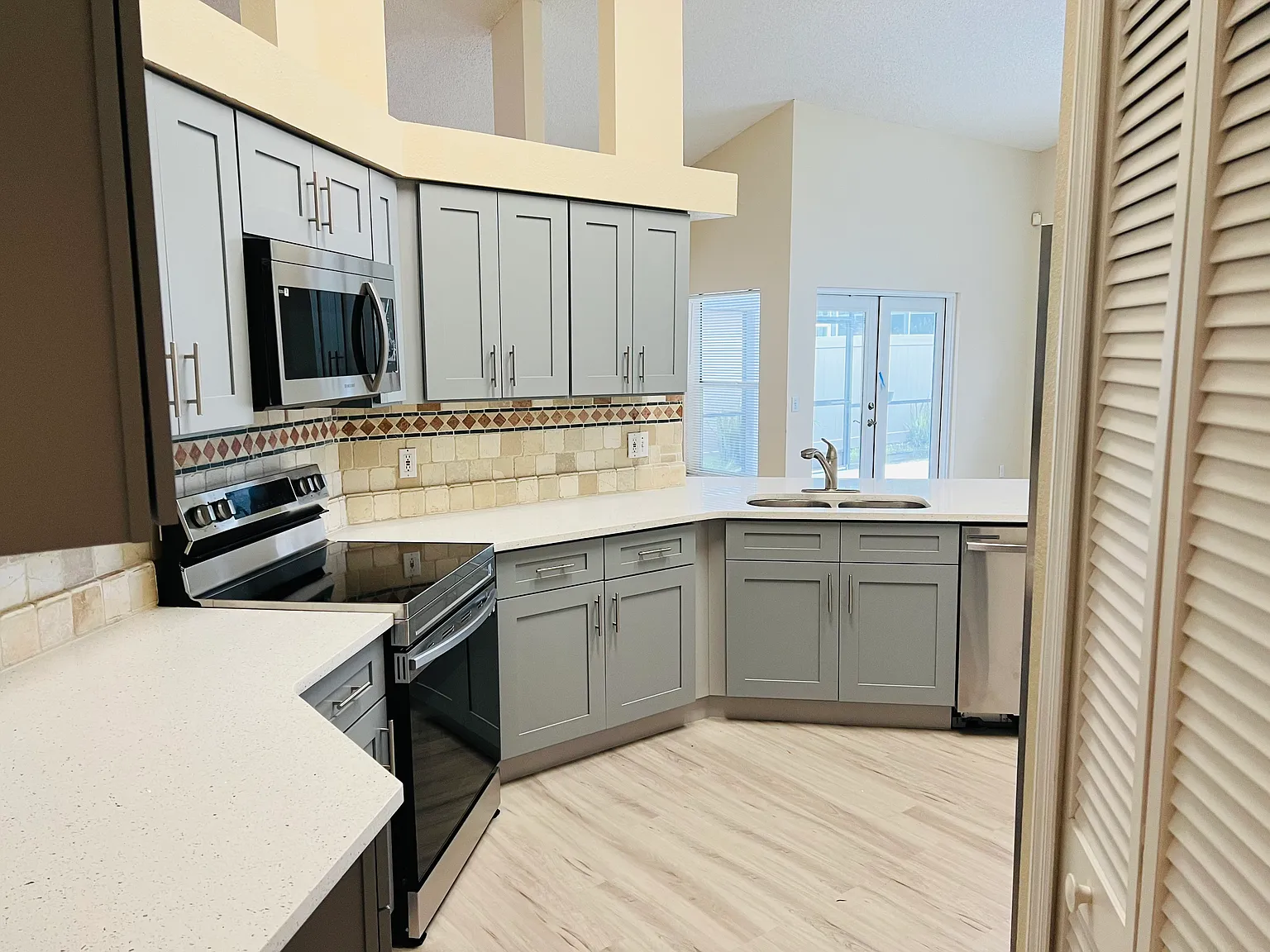 3 bed, 1719 sqft, $3,100 — Photo 4