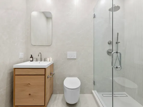 184 Hawthorne Street image 7 of 9