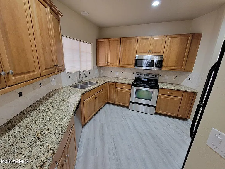 1629 E Grandview Rd — Photo 10