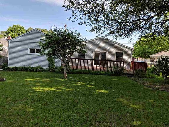 5th image of 935 Maple Ave