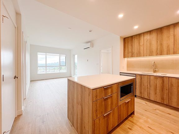 3rd image of 3596 Malsum Dr #607