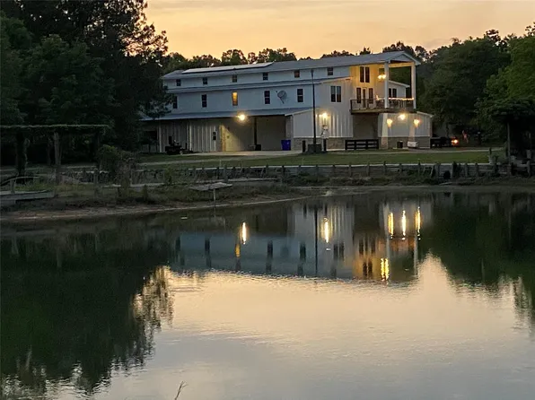 719 Turkey Creek Dr, Livingston, TX 77351