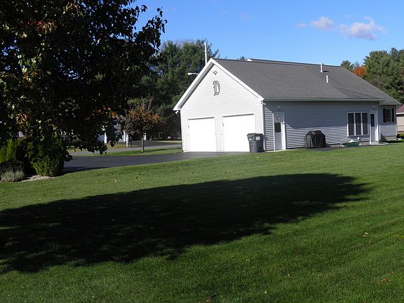 5th image of 2 Stephanie Ln