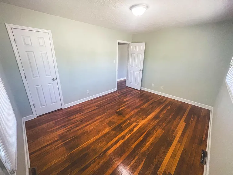 700 W Cedar St — Photo 11