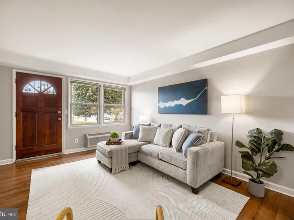 2030 N Woodrow St APT 1, Arlington, VA 22207