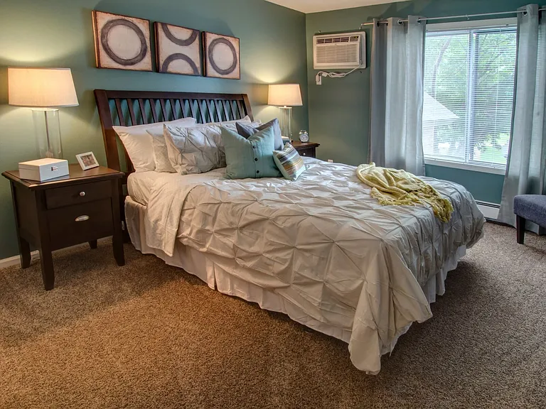 The Woodlands of Minnetonka Apartments — Photo 27