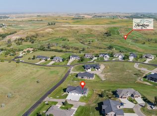 8029 Hawktree Dr, Bismarck, ND 58503