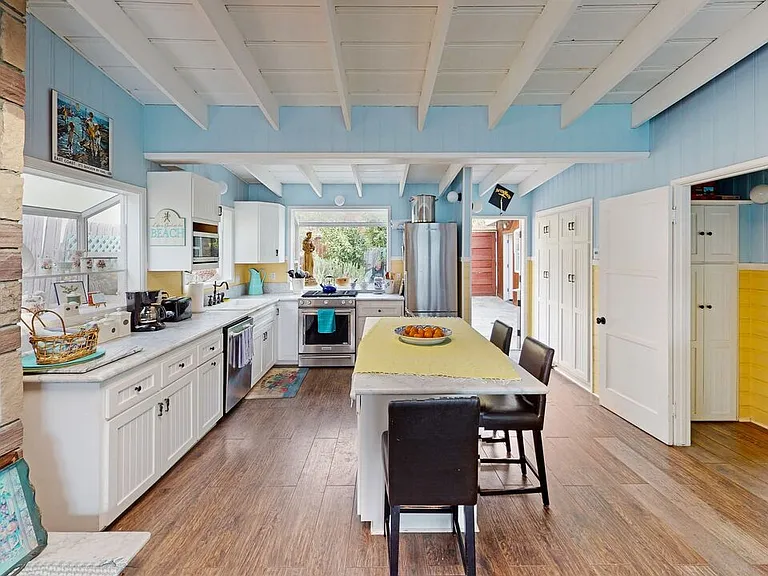 24528 Malibu Rd — Photo 9