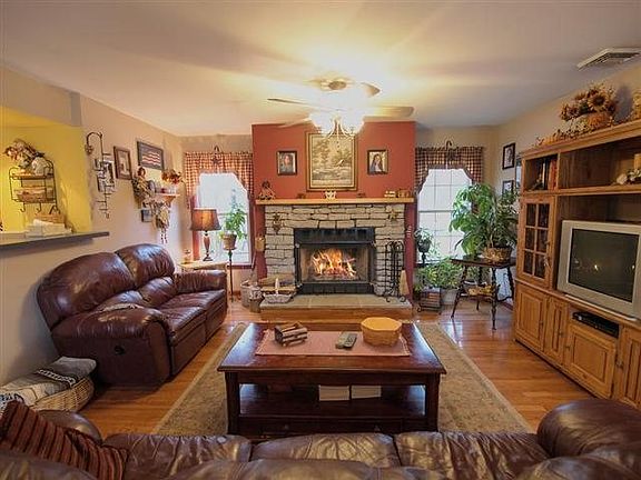 2nd image of 69 Canterbury Dr