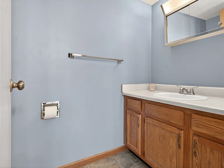 504 Seagraves Ave — Photo 9