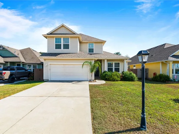 109 Shadow Moss Ln, Rockport, TX 78382
