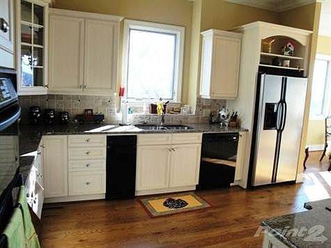 3110 Falcon Heights Kitchen 006