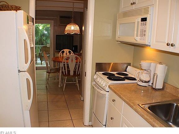 4th image of 409 E Gulf Dr #C8