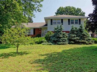 24 Turf Ln, Albany, NY 12211