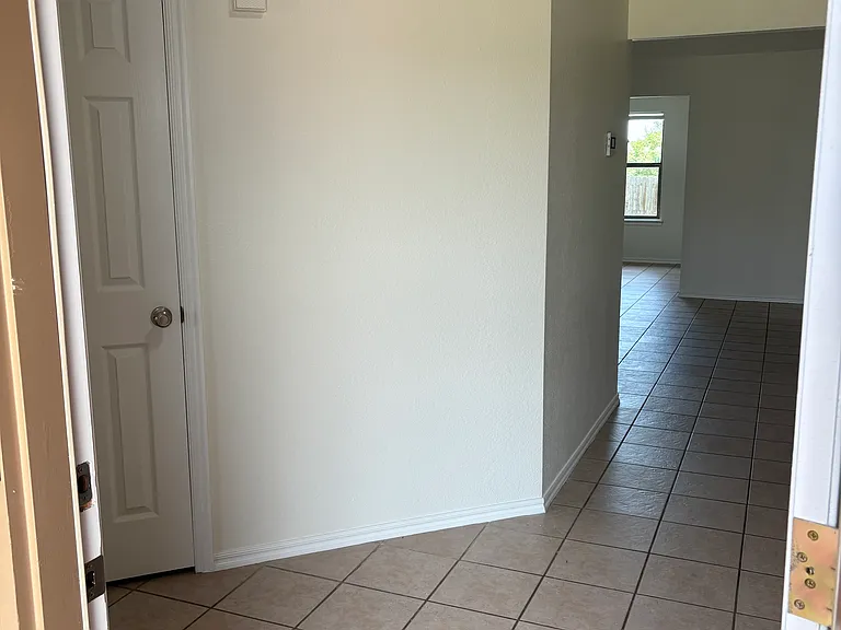4420 SW Mesquite Dr — Photo 2