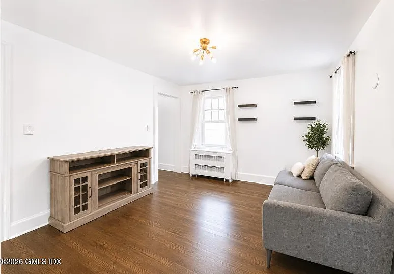 3 bed, 2.0 bath, 1200 sqft, $5,750 — Photo 4