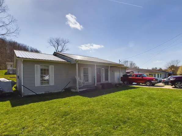 192 Front St, Salem, WV 26426