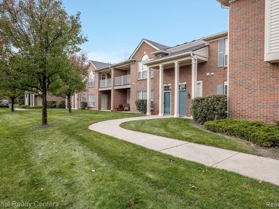 17104 Chesapeake Cir, Walled Lake, MI, 48390
