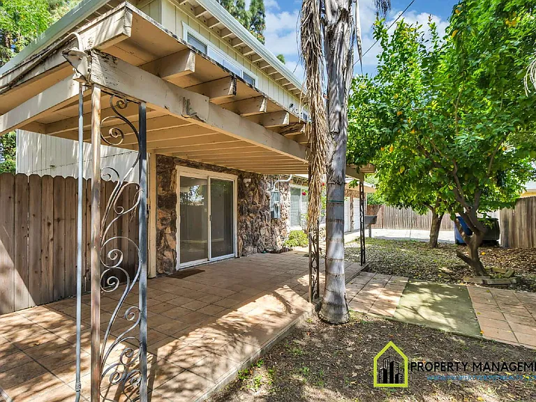 5334 Karbet Way — Photo 7