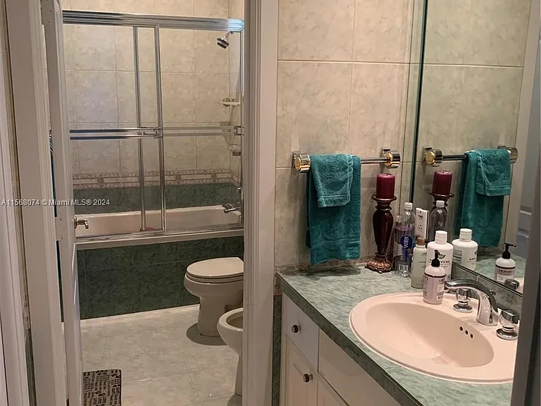 7625 SW 75th Ave — Photo 5