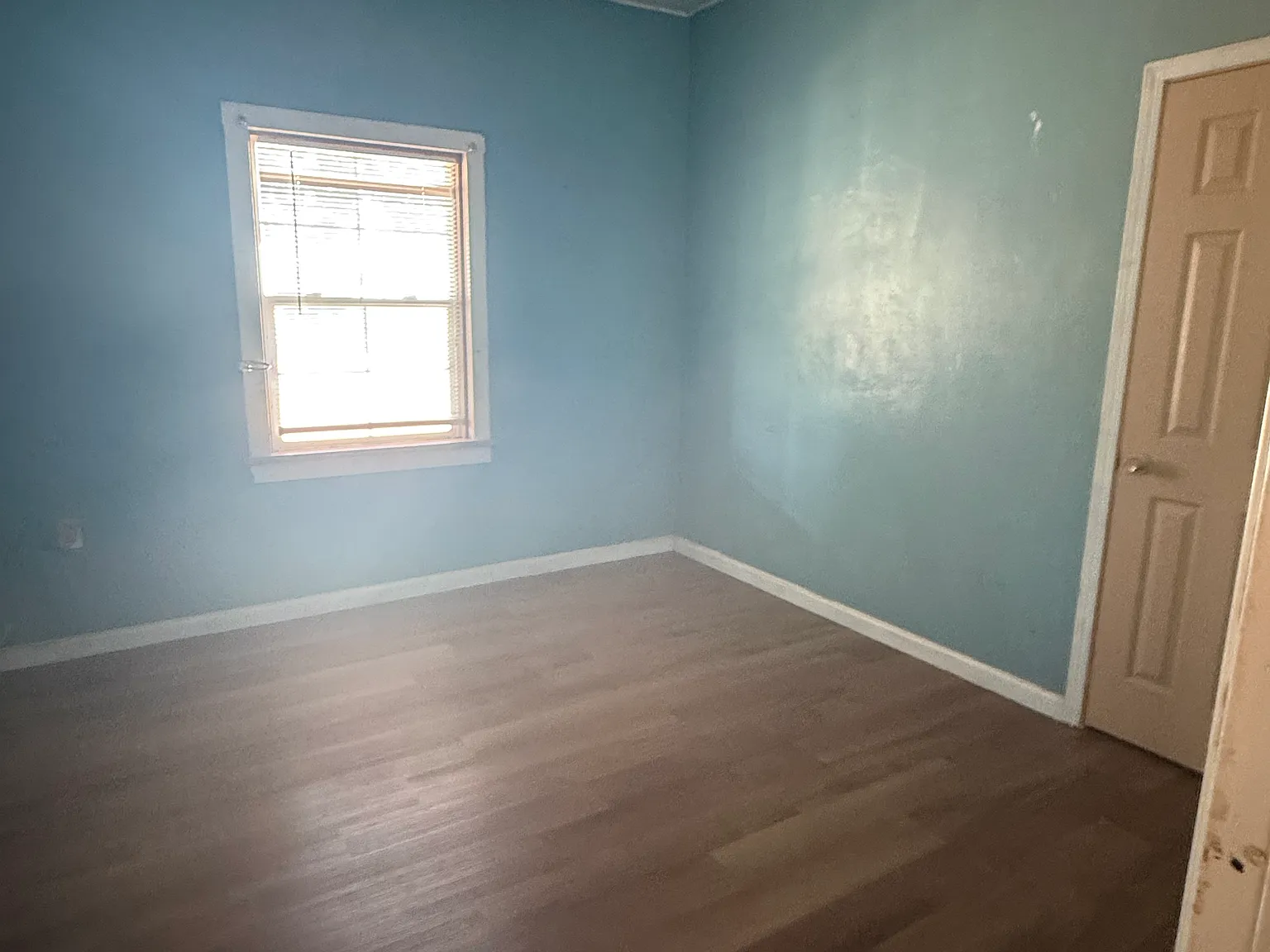 3 bed, 1200 sqft, $1,600 — Photo 2