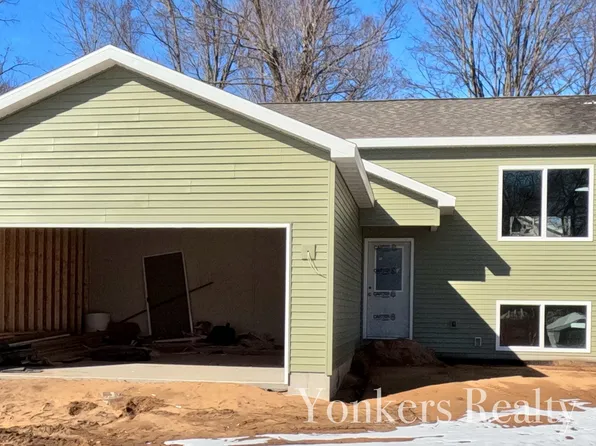 216 Leonard St, Belding, MI 48809