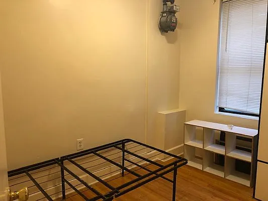 Rented by Halvatzis Realty | media 18