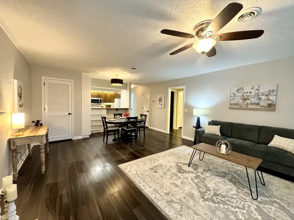 317 Village Ln W, Dickson, TN 37055