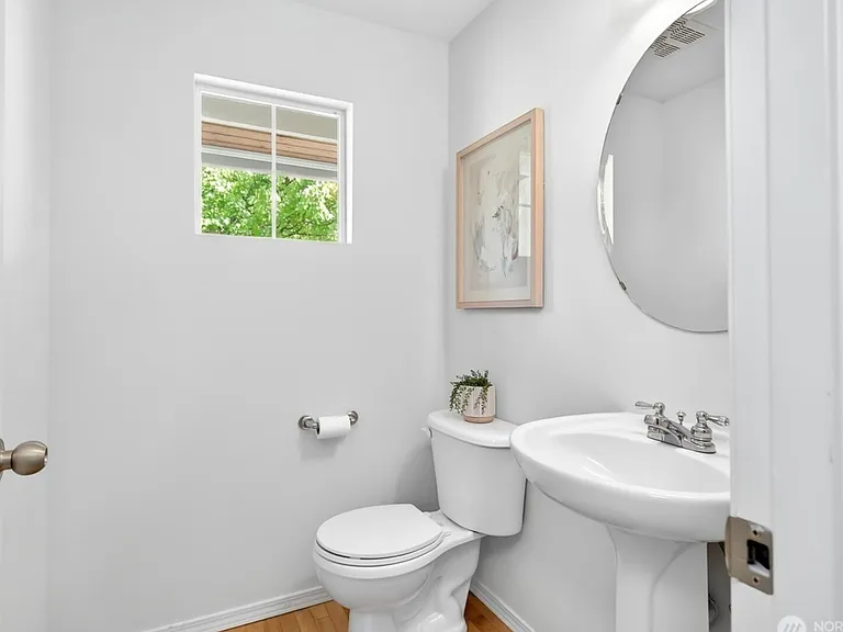 24011 SE 21st St — Photo 6
