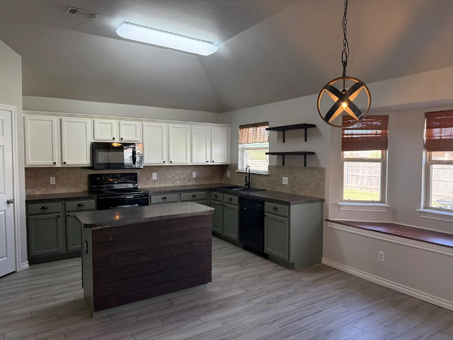 3 bed, 2.0 bath, 1603 sqft, $1,725 — Photo 4