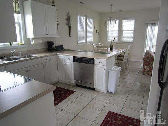 2nd image of 3196 Island Dr