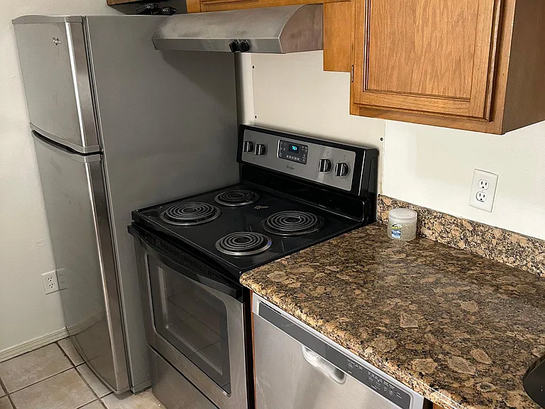 601 Cleveland St #8 — Photo 3