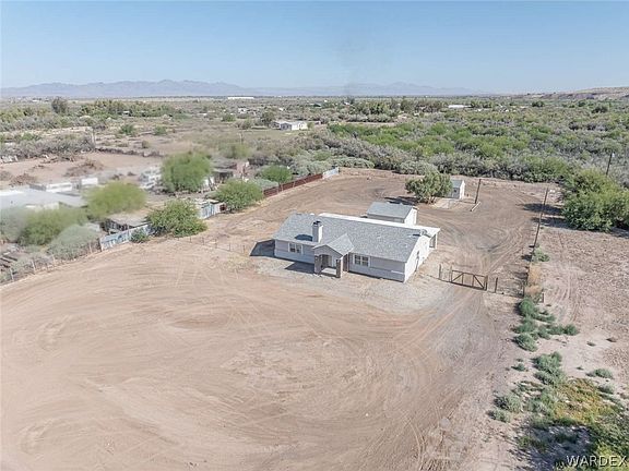 3rd image of 3165 E Old West Drive