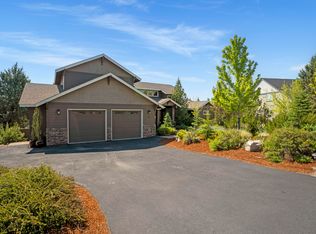 1910 Murrelet Dr, Redmond, OR 97756