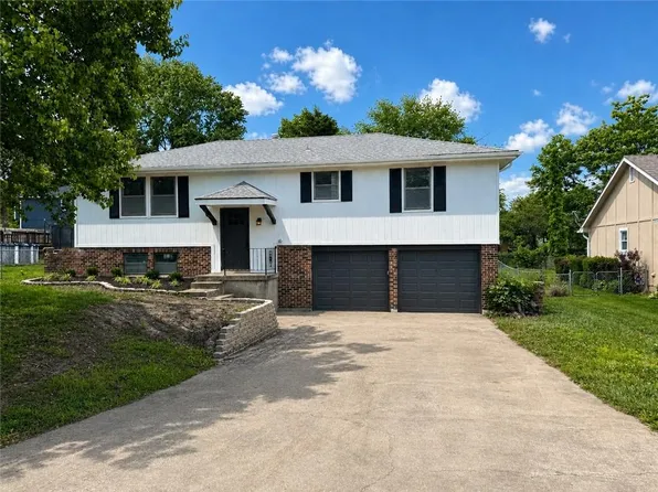 1603 Chapel Ln, Harrisonville, MO 64701
