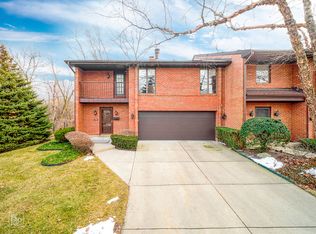 220 Ashbury Cir, Park Ridge, IL 60068