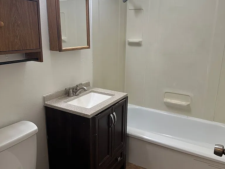 812 Lindberg Ln — Photo 8