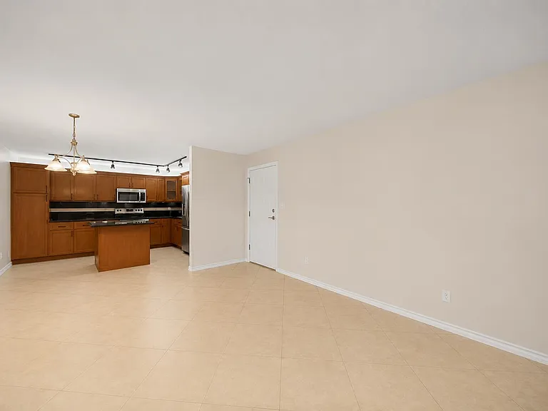4528 SW 54th St #302-B — Photo 17