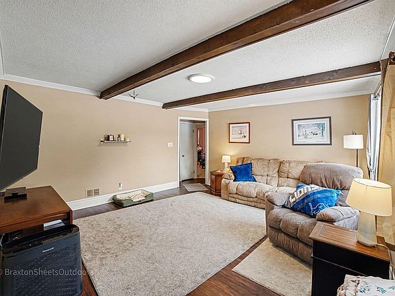 3rd image of 2578 Weber Rd