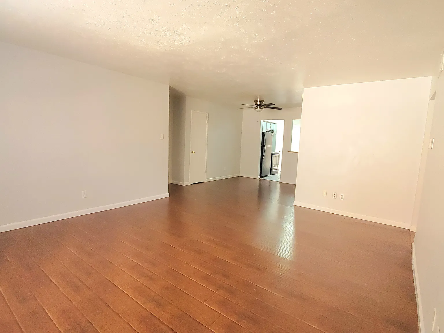 2 bed, 1053 sqft, $1,595 — Photo 4