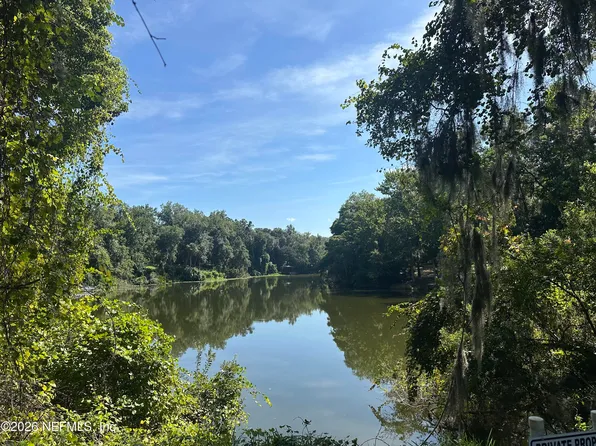 232 LAKEVIEW Drive, Satsuma, FL 32189