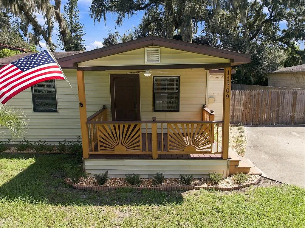 2 bed, 1.0 bath, 914 sqft, $2,000 — Photo 3