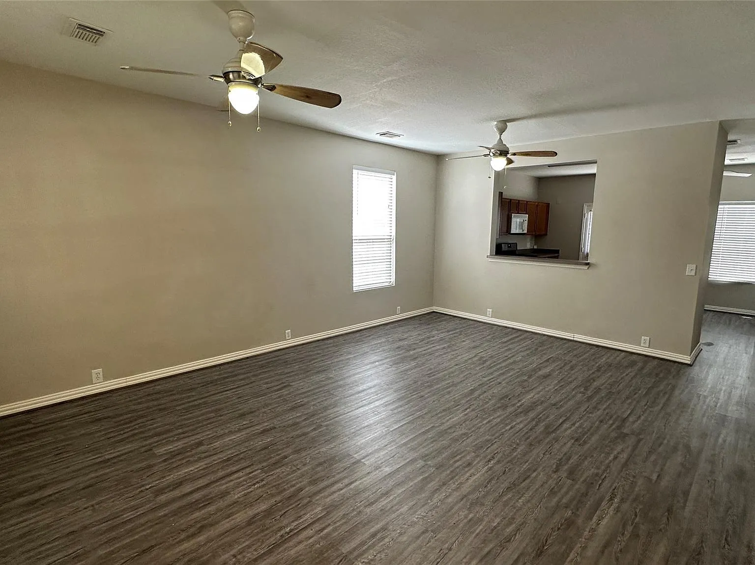 3 bed, 2.5 bath, 1440 sqft, $1,500 — Photo 3