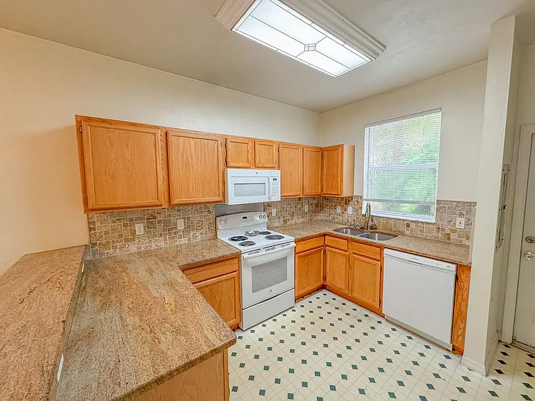 4415 SW 34th St #508 — Photo 6